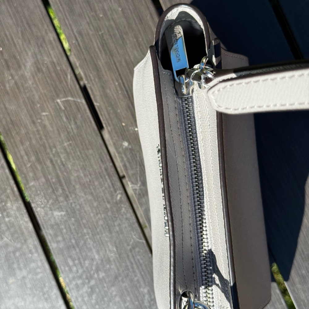 Michael Kors Elegant Gray Crossbody Bag - Picture 2 of 6